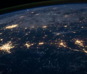 vue de la terre de nuit