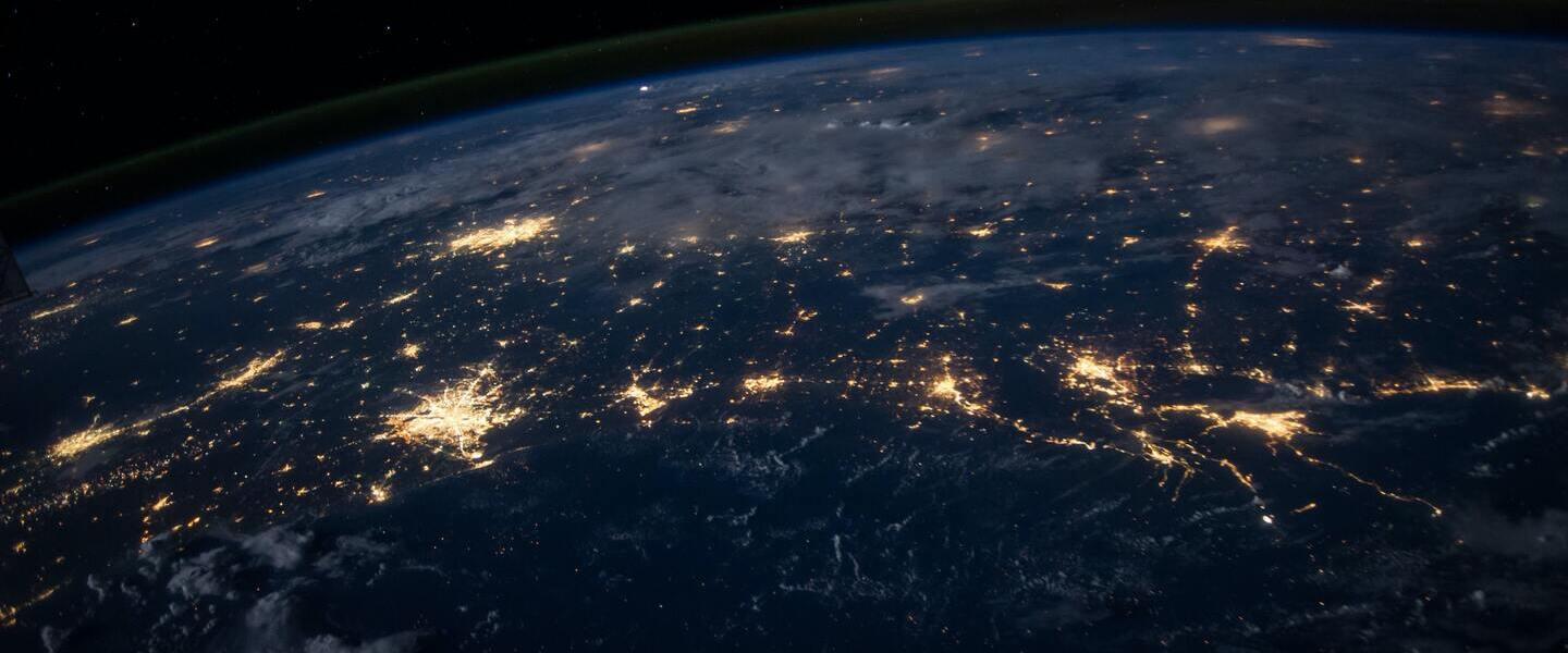 vue de la terre de nuit